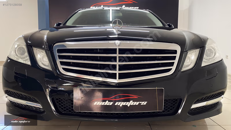 NİDA MOTORS'dan 2011 E220 CDI CAM TAVAN KOLDAN VİTES BOYASIZ