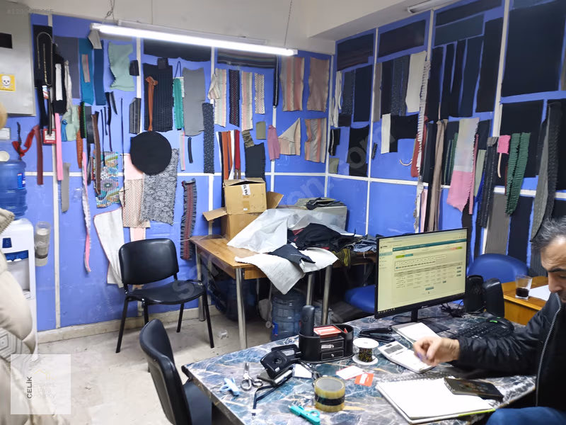 İKİTELLİ OSB.TRİKO CENTER SAN. SİTESİNDE SATILIK 200 M2 İŞYERİ